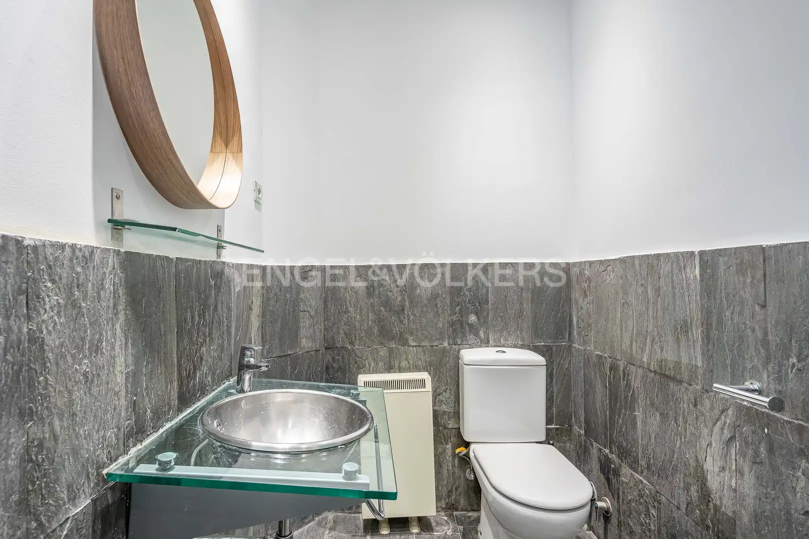 Badezimmer von Wohnung zum Verkauf in Madrid mit Heizung und Balkon