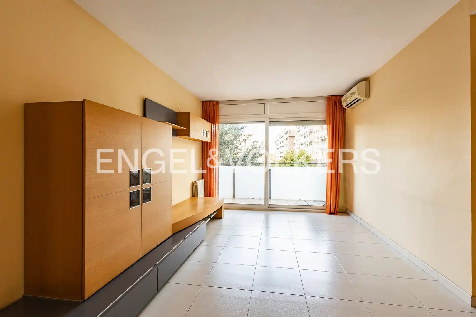 Living room of Flat for sale in Sant Joan Despí  with Air Conditioner, Heating and Terrace