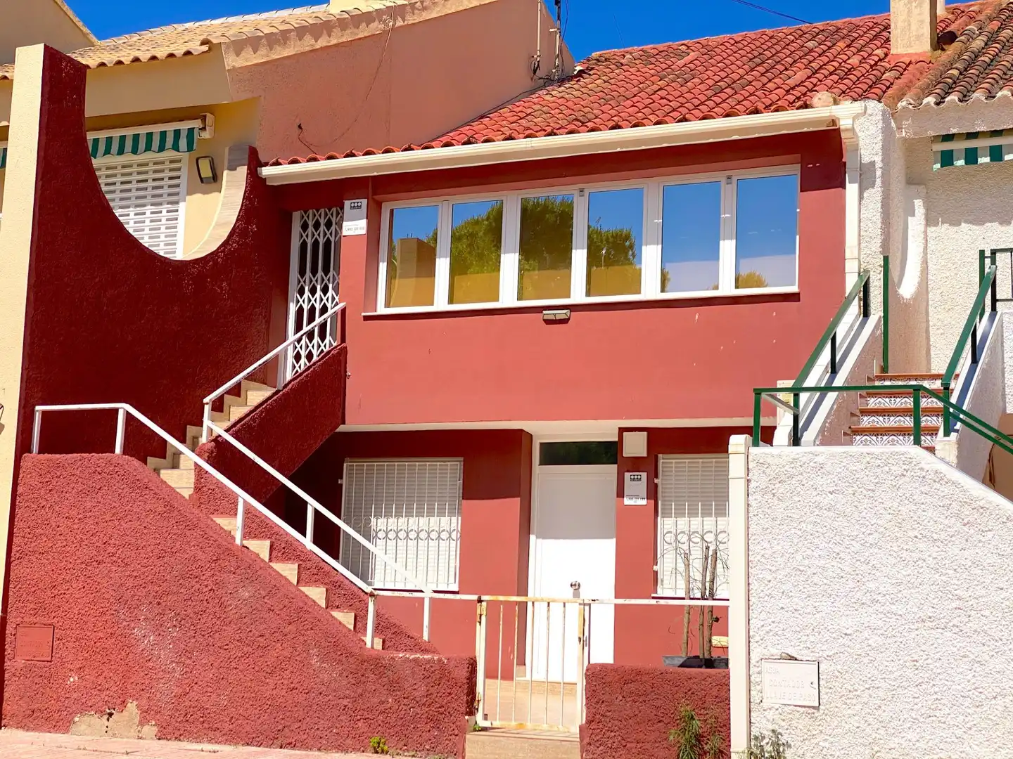 Außenansicht von Einfamilien-Reihenhaus zum Verkauf in Mazarrón mit Gemeinschaftspool