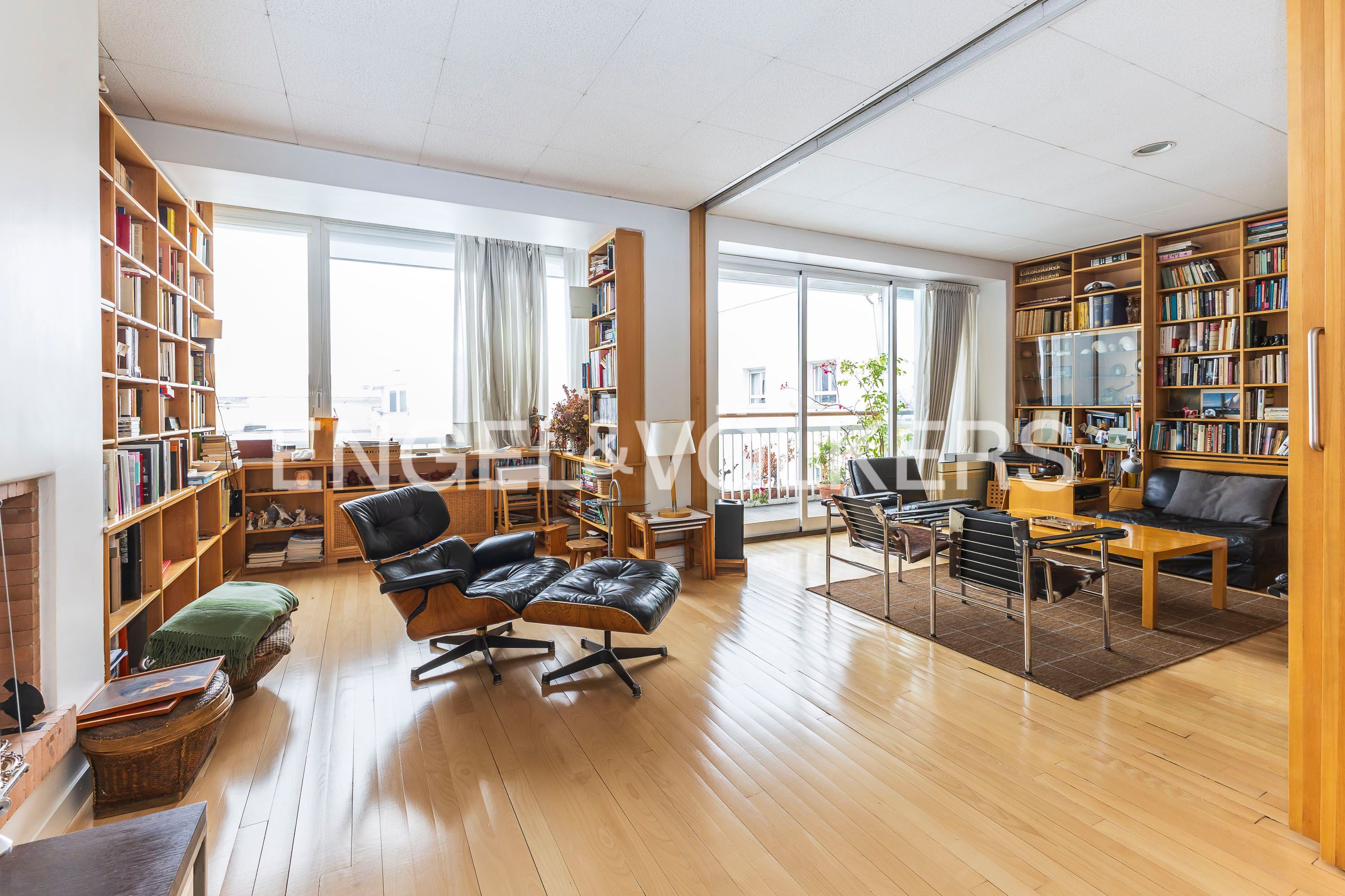 Living room of Apartment for sale in  Madrid Capital  with Air Conditioner, Heating and Parquet flooring