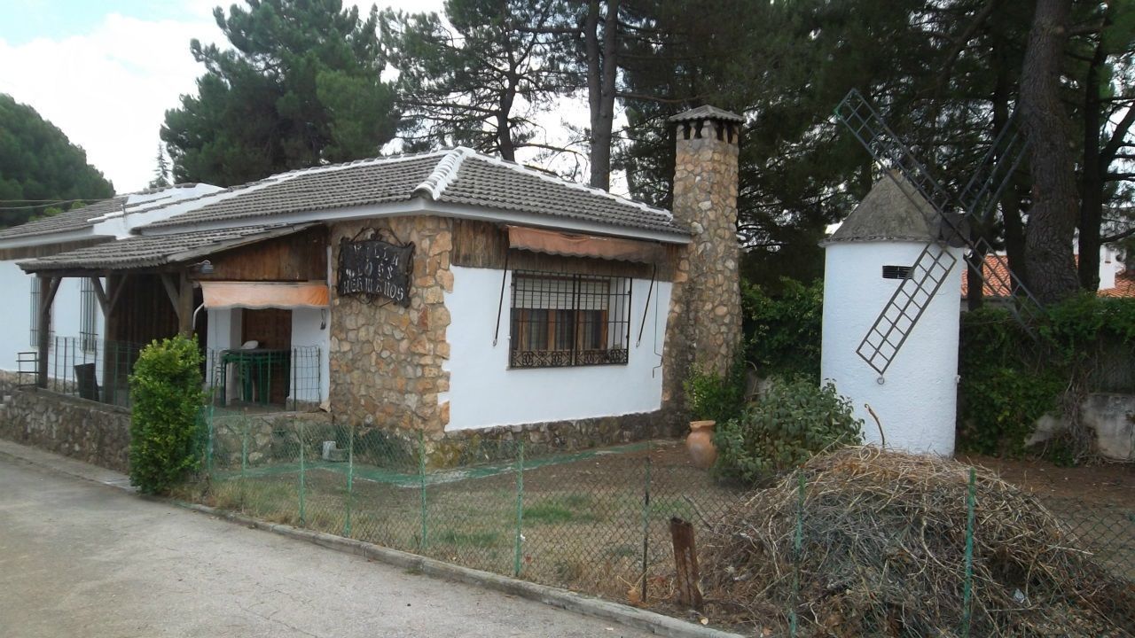 Vista exterior de Casa adosada en venda en Fuentenava de Jábaga amb Piscina