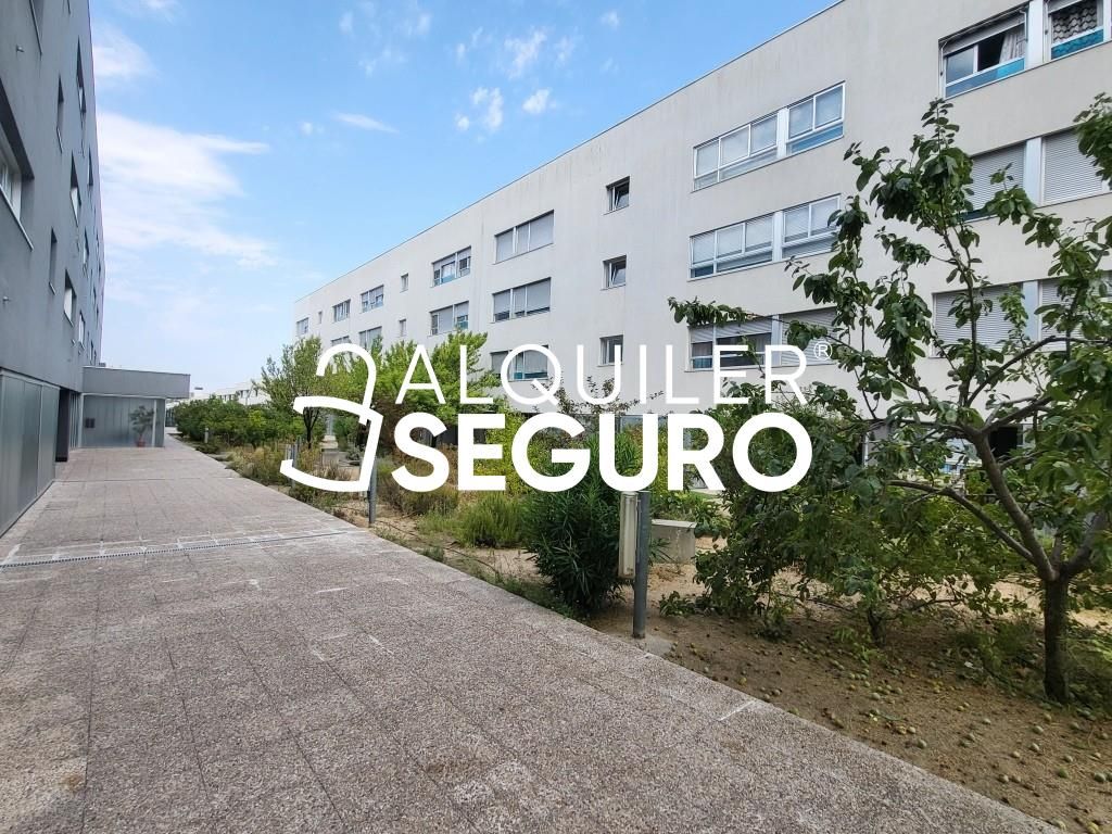 Vista exterior de Piso de alquiler en Alcorcón con Calefacción, Trastero y Amueblado