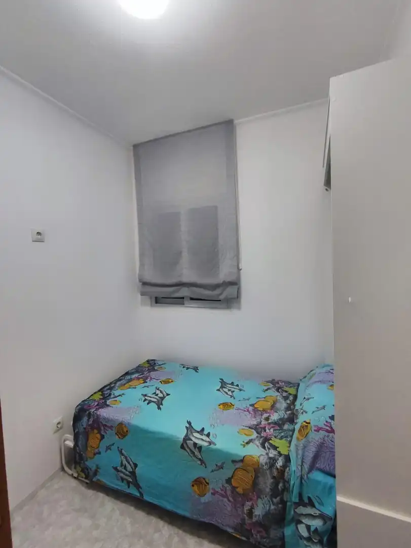 Dormitori de Apartament de lloguer en Torrevieja amb Aire condicionat, Calefacció i Terrassa