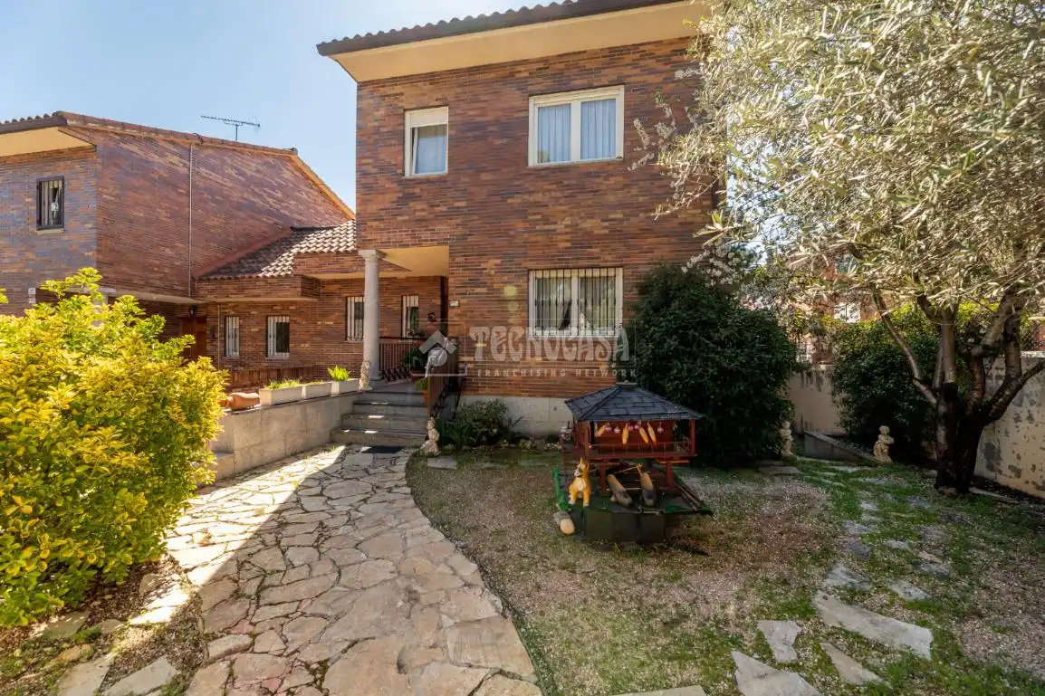 Jardín de Casa adosada en venta en Torrelodones con Calefacción, Jardín privado y Terraza