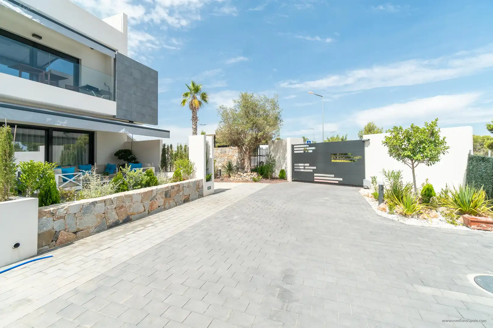 Vista exterior de Apartamento en venta en Torrevieja con Jardín privado, Terraza y Piscina comunitaria