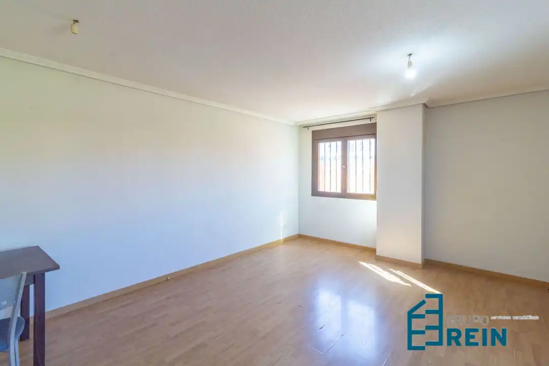 Habitación de Piso en venta en Recas con Calefacción