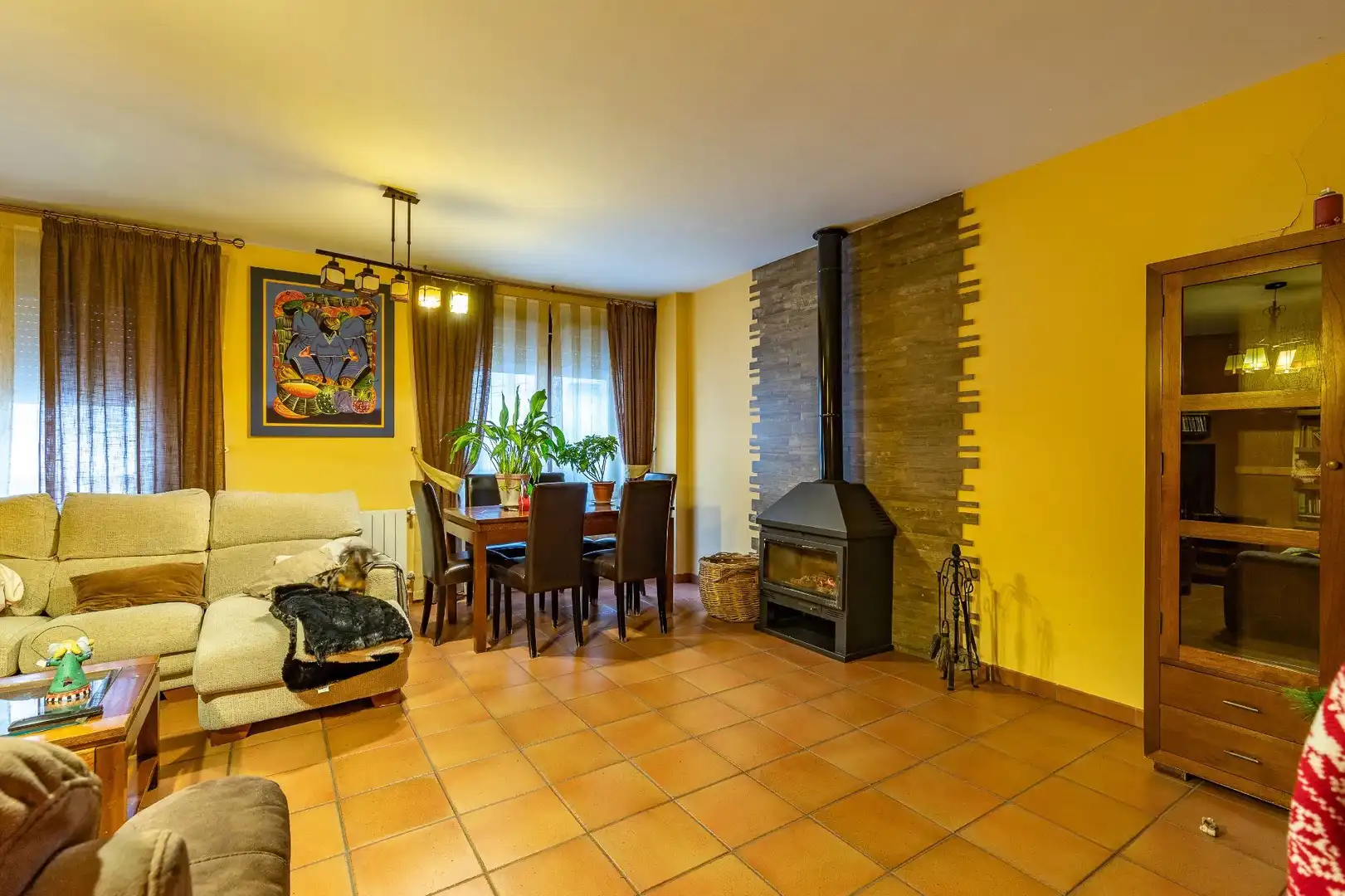 Sala d'estar de Casa adosada en venda en Villanueva de la Vera amb Aire condicionat i Calefacció