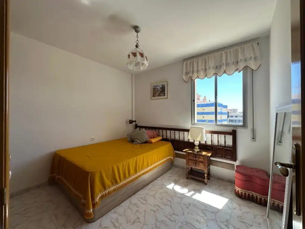 Dormitori de Apartament en venda en Fuengirola amb Aire condicionat i Terrassa
