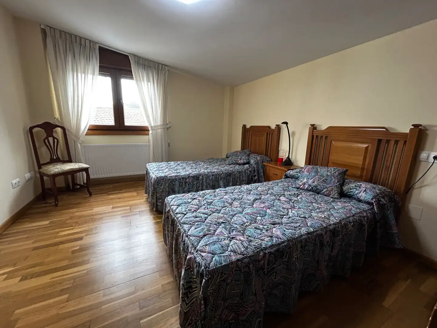 Habitación de Casa o chalet en venta en Vilagarcía de Arousa con Calefacción, Jardín privado y Parquet