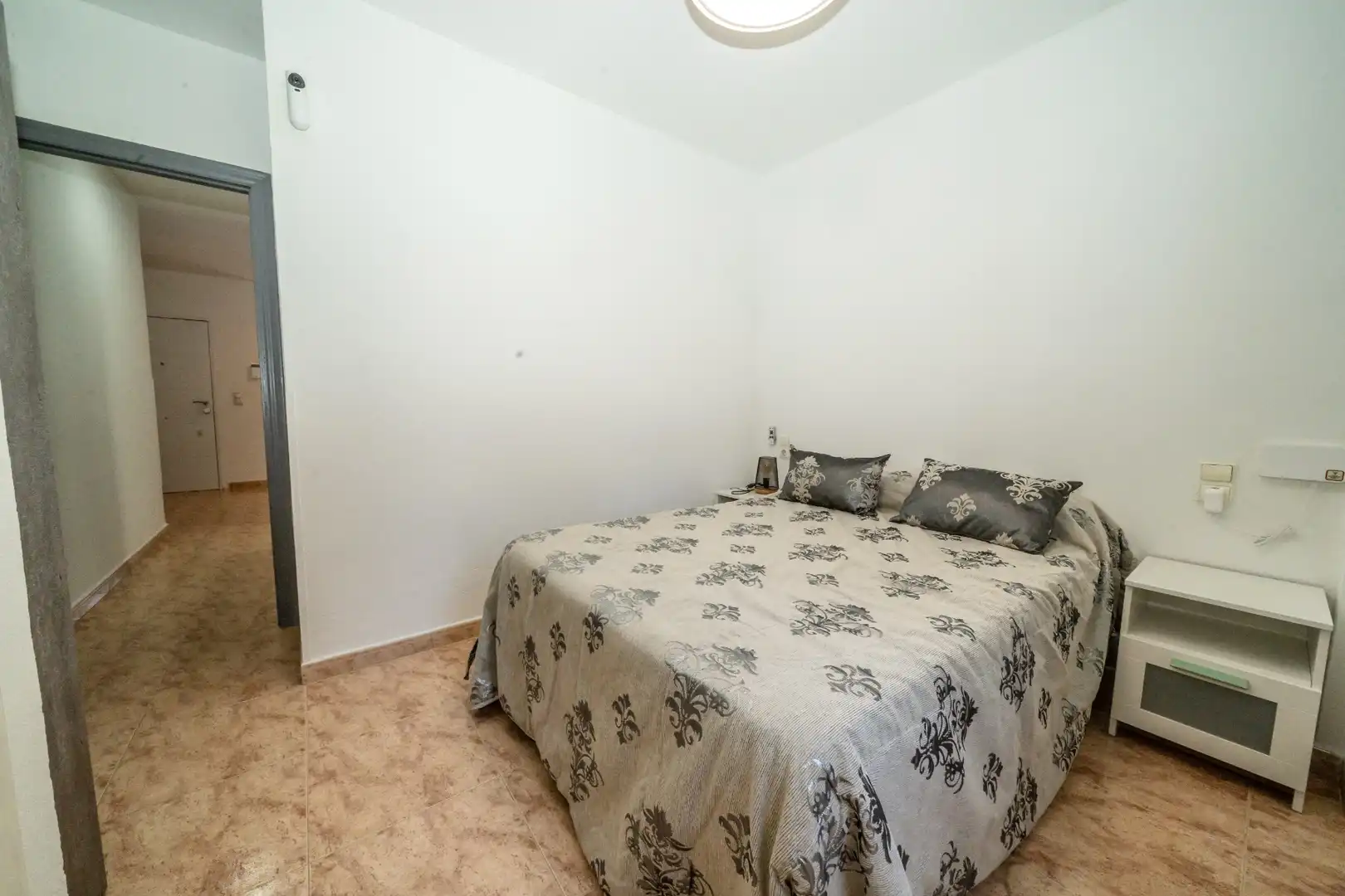 Habitación de Apartamento de alquiler en Torrevieja con Aire acondicionado, Terraza y Piscina