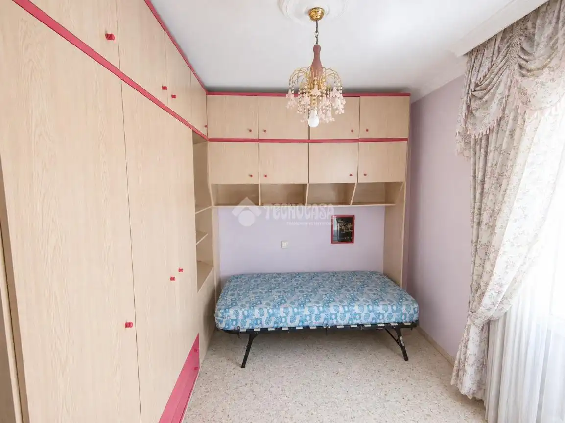 Habitación de Casa adosada en venta en Sevilla con Aire acondicionado, Terraza y Balcón