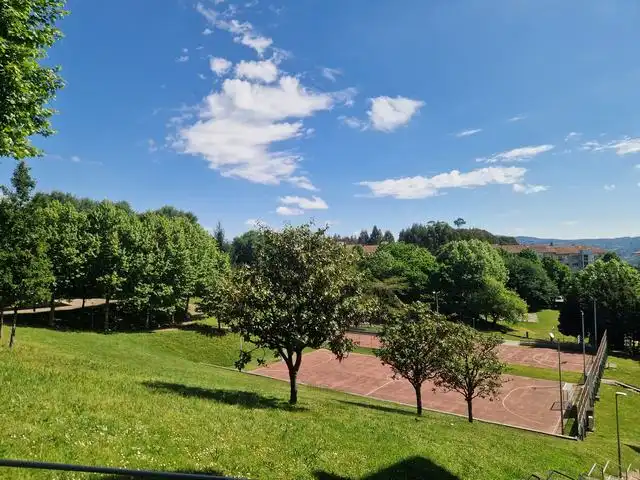 Jardín de Piso en venta en Teo con Calefacción, Parquet y Trastero