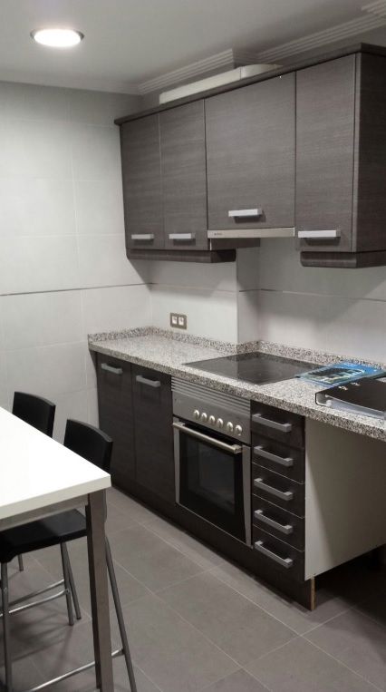 Cuina de Apartament en venda en Oviedo  amb Calefacció, Parquet i Traster
