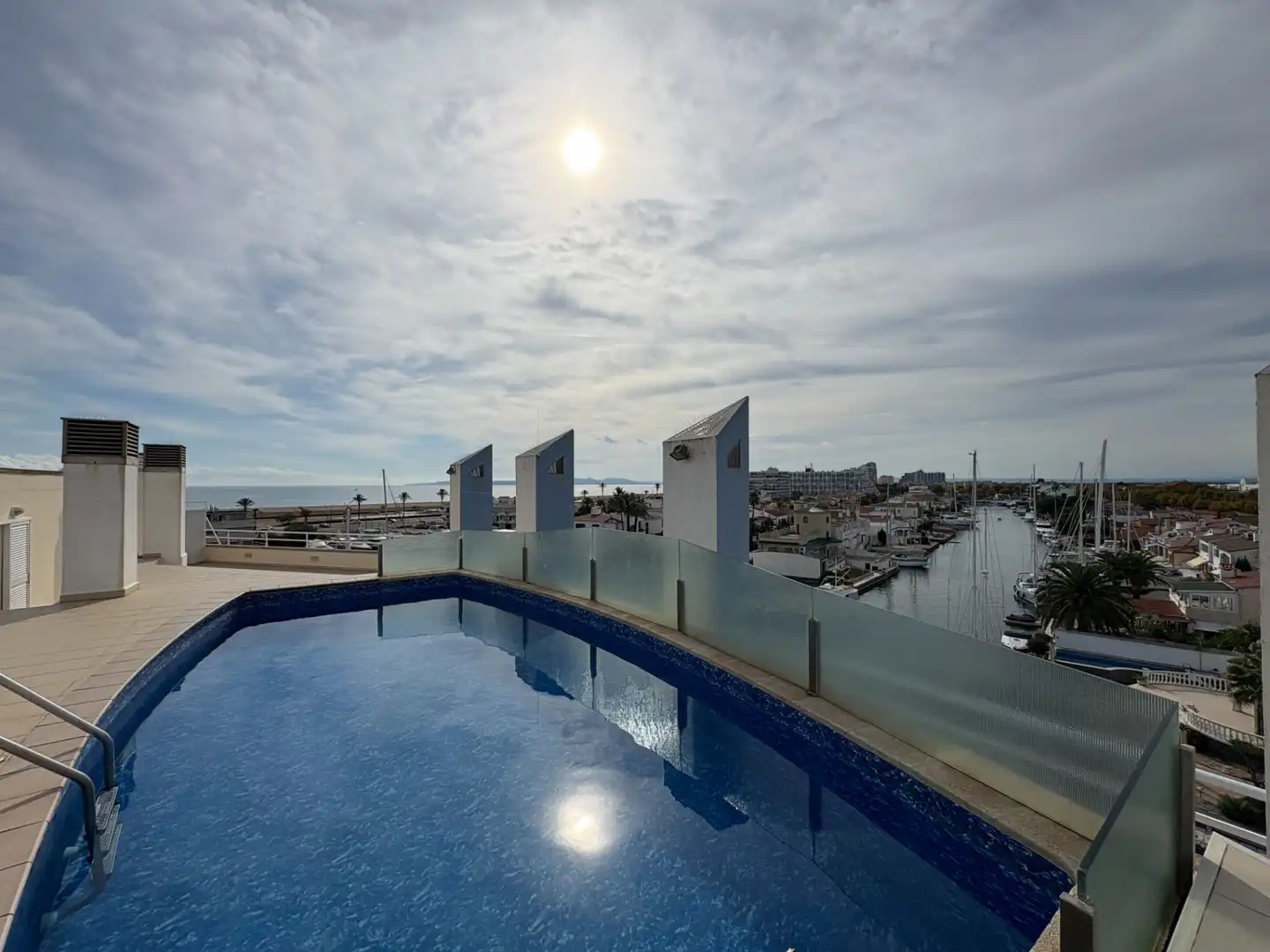 Piscina de Dúplex en venda en Empuriabrava amb Aire condicionat, Terrassa i Balcó