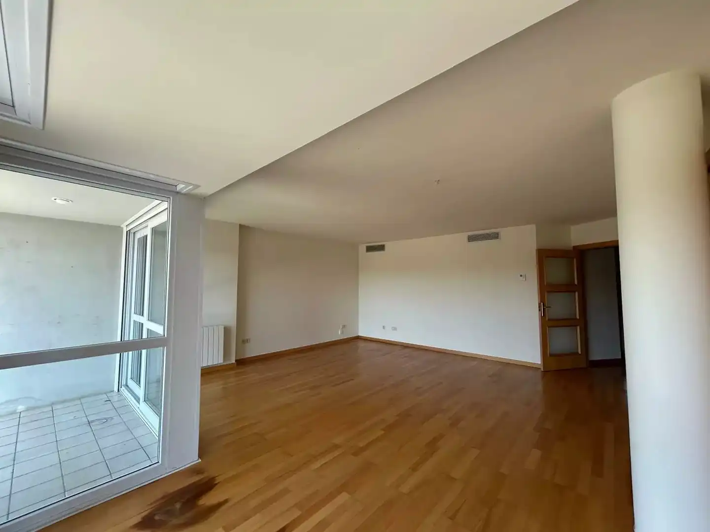 Wohnzimmer von Wohnung zur Miete in Girona mit Klimaanlage, Heizung und Parkett