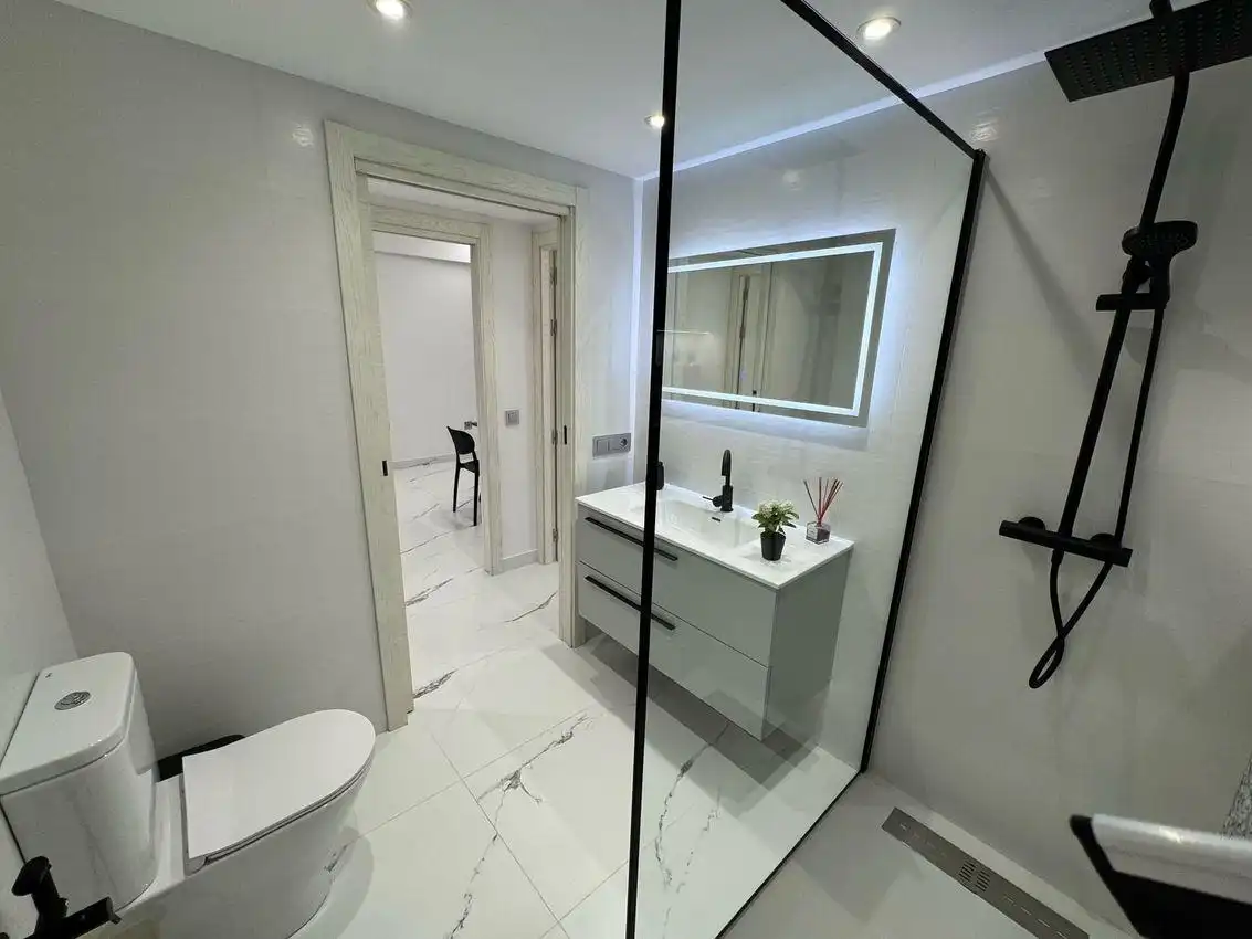 Bathroom of Flat for sale in Córdoba  with Air Conditioner, Terrace and Furnished