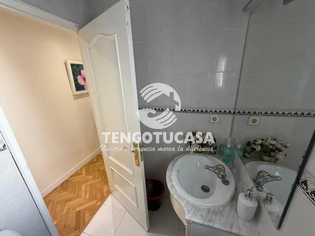 Bany de Pis en venda en Madrid amb Aire condicionat, Calefacció i Moblat
