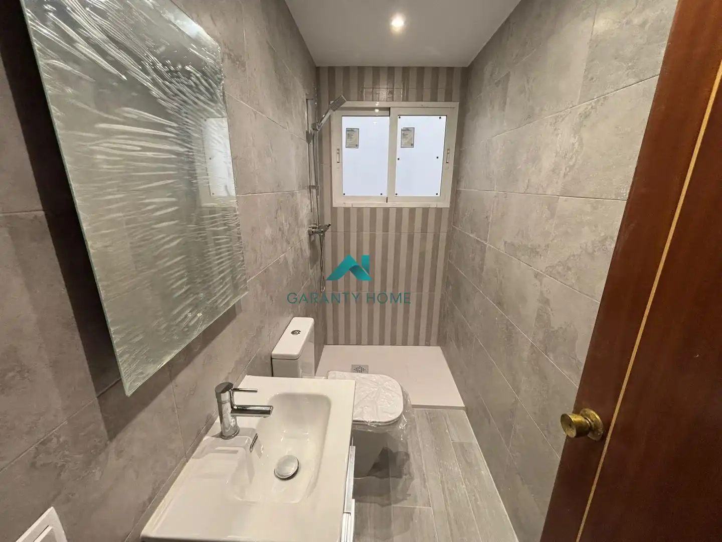 Bathroom of Flat for sale in Jaén  with Storage room, Furnished and Balcony