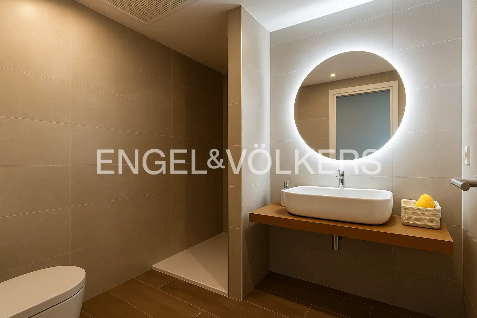 Bathroom of Flat for sale in Valencia  with Air Conditioner, Heating and Terrace