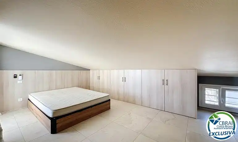 Dormitori de Casa o xalet en venda en Empuriabrava amb Aire condicionat, Calefacció i Jardí privat