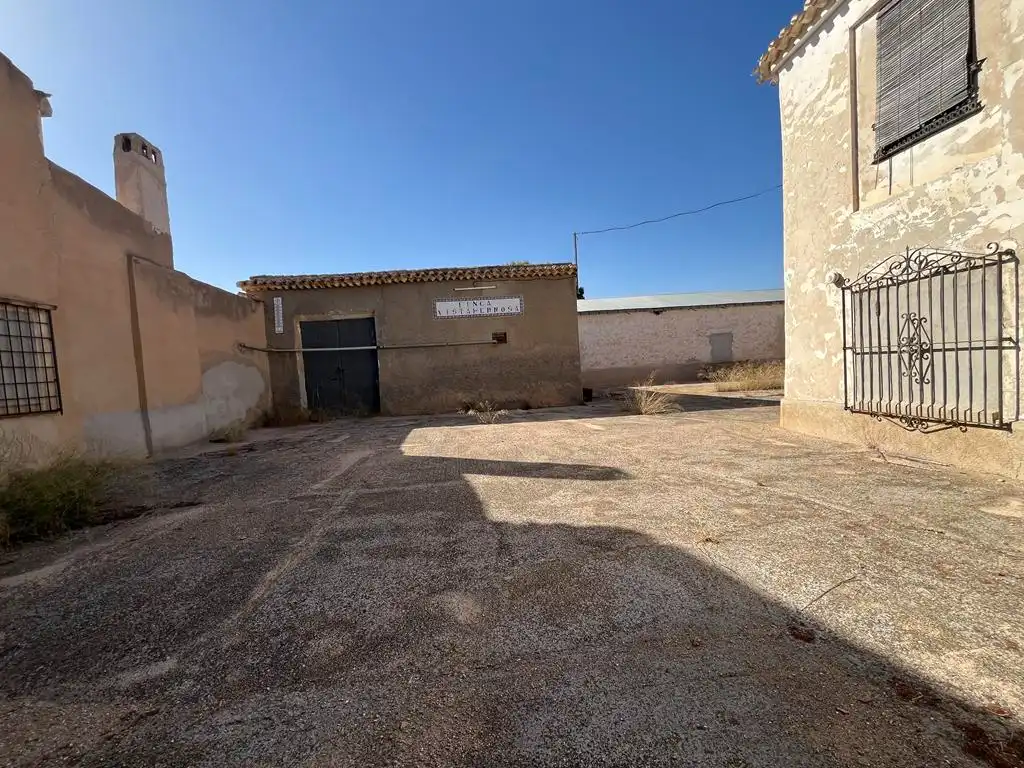 Vista exterior de Terreny en venda en Hellín