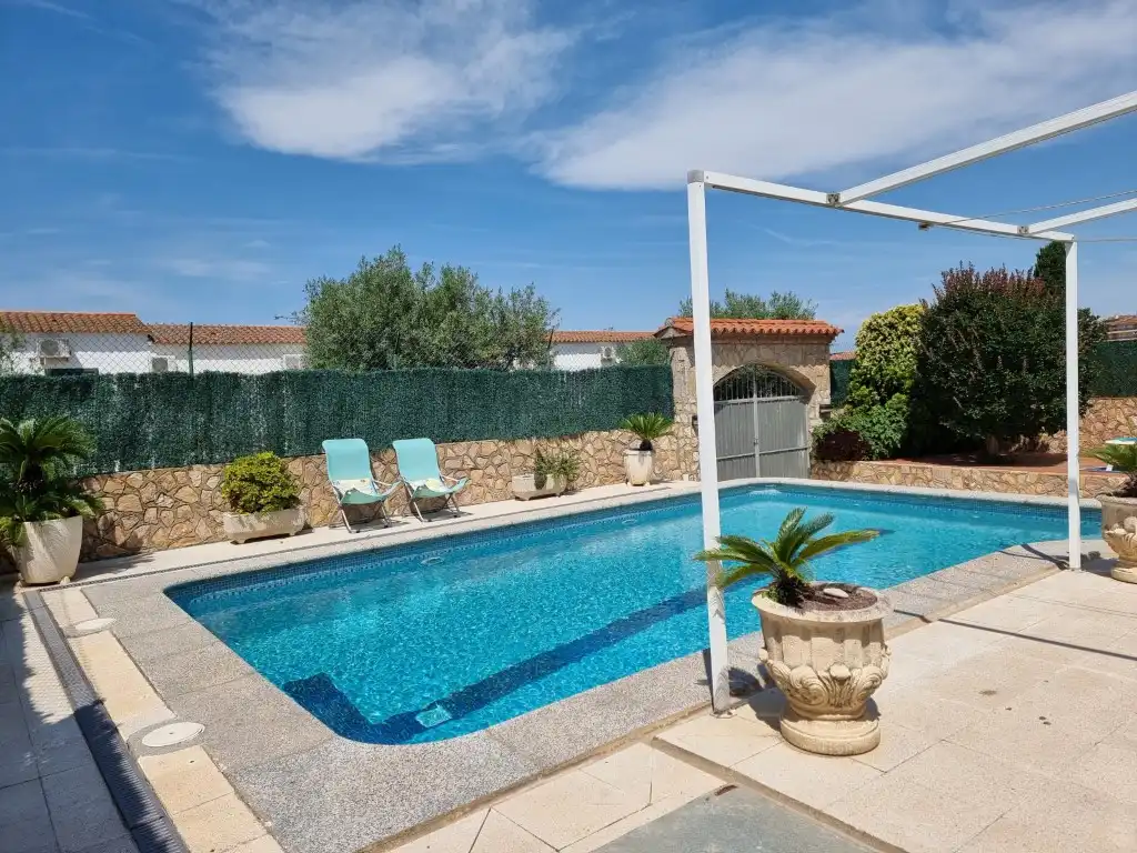 Piscina de Casa o xalet en venda en L'Escala amb Aire condicionat, Calefacció i Terrassa