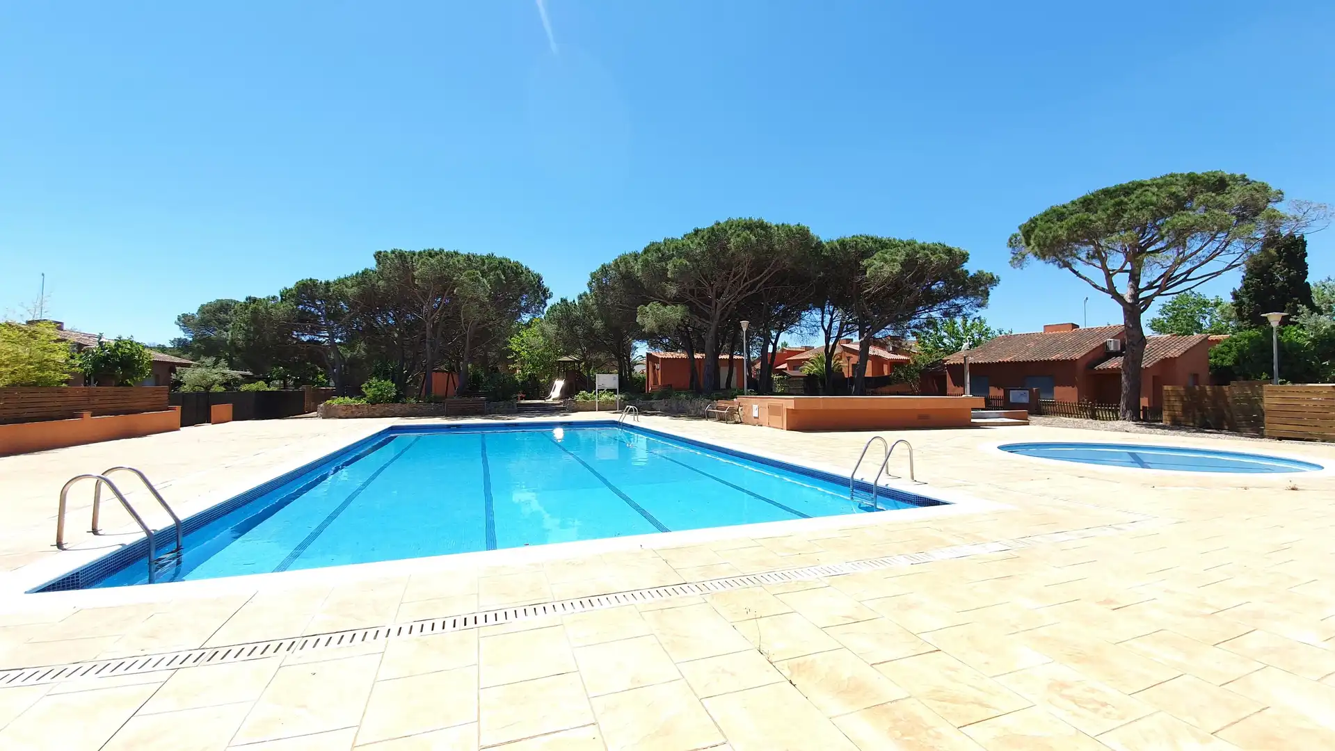 Piscina de Casa o xalet en venda en Torroella de Montgrí amb Jardí privat i Piscina comunitària
