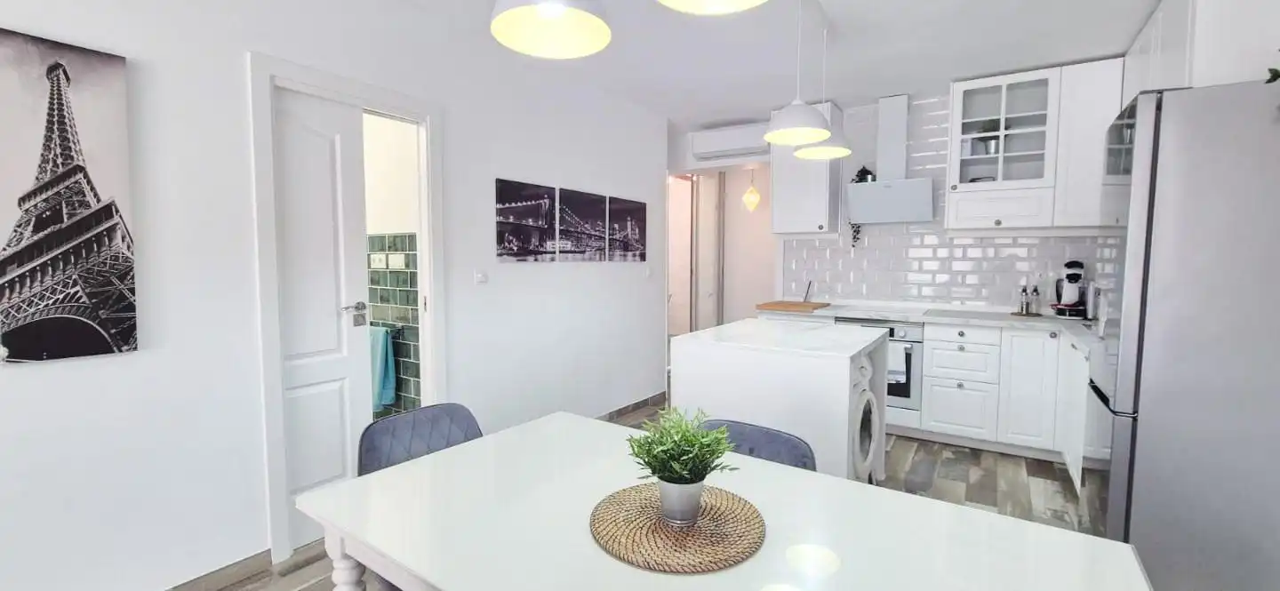 Kitchen of Ground floor for share in Elche / Elx  with Air Conditioner and Furnished