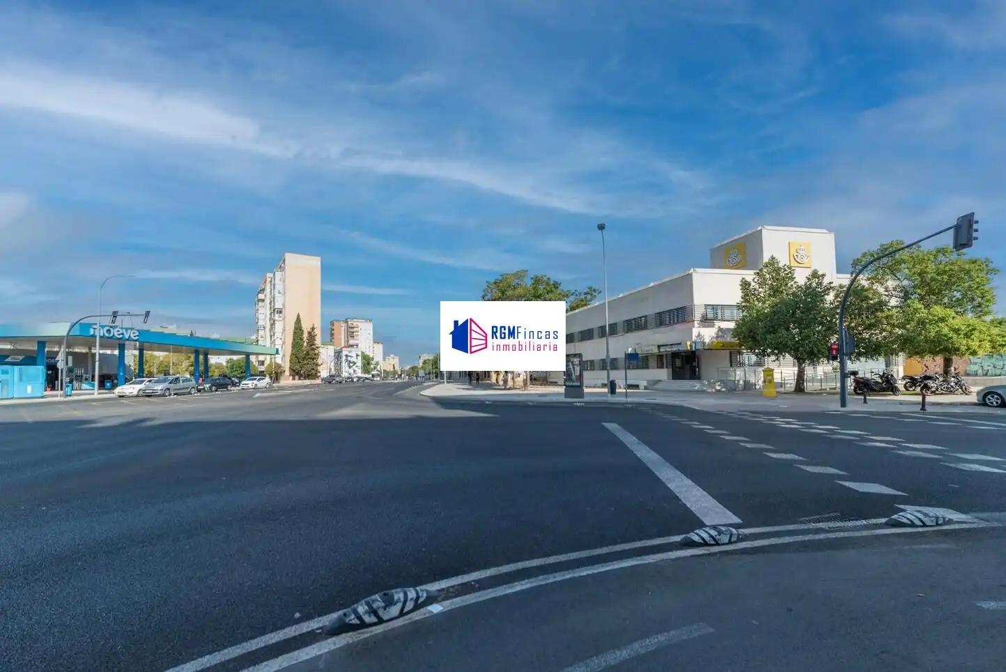 Exterior view of Flat for sale in Sevilla  with Air Conditioner and Storage room