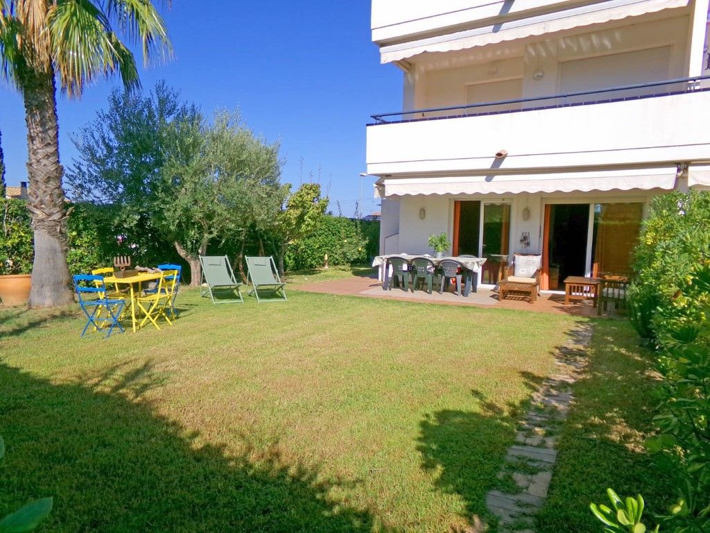 Jardí de Apartament en venda en L'Escala amb Piscina