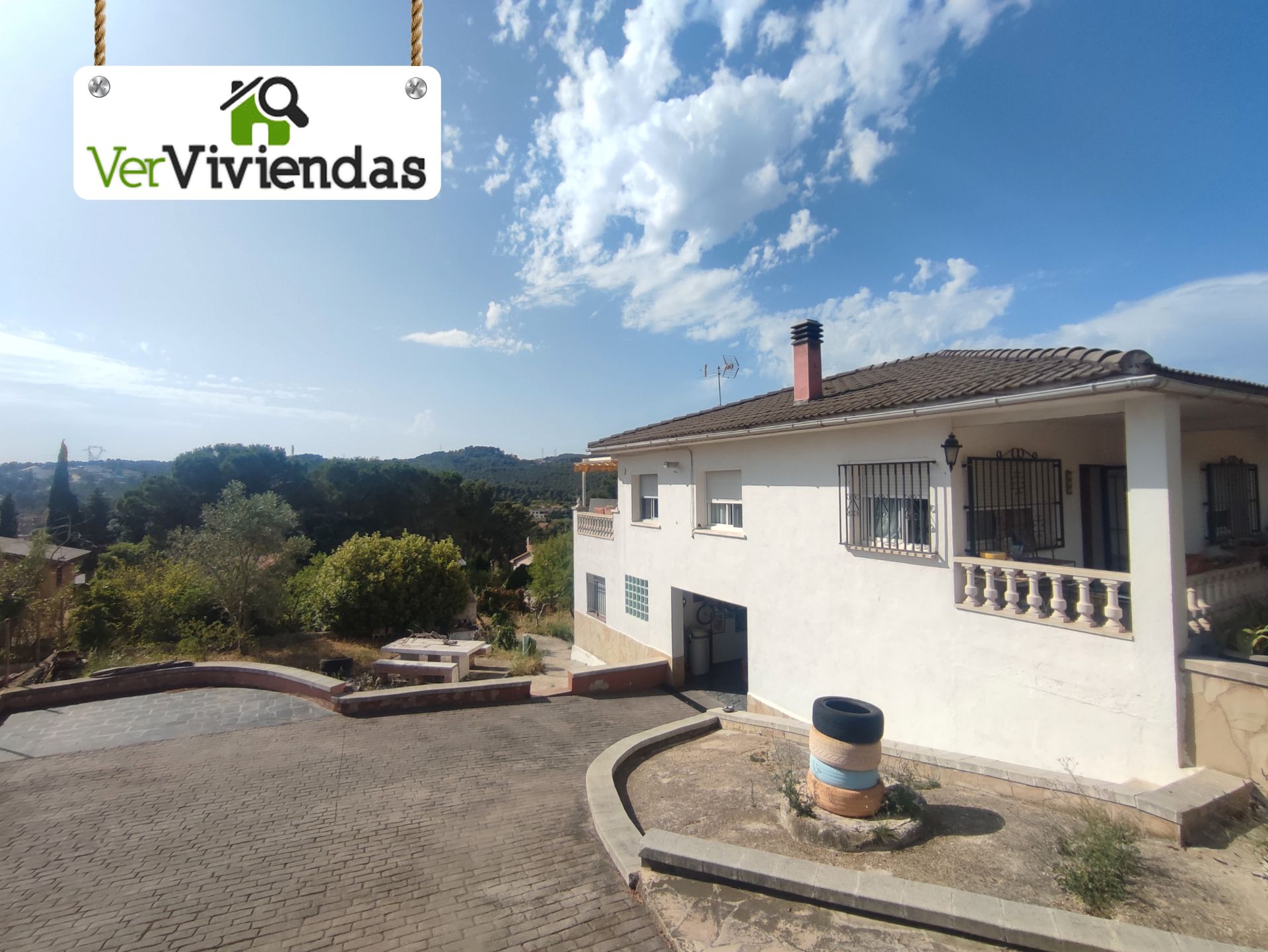 Vista exterior de Casa o xalet en venda en Vallirana amb Calefacció, Jardí privat i Terrassa