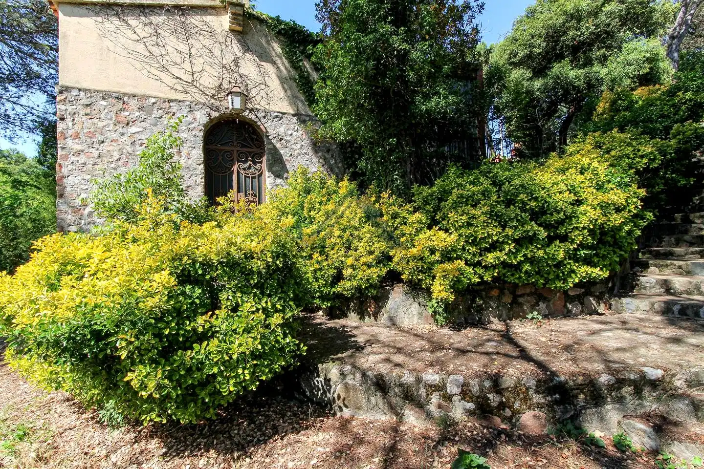 Vista exterior de Casa o xalet en venda en Montornès del Vallès amb Jardí privat, Terrassa i Piscina