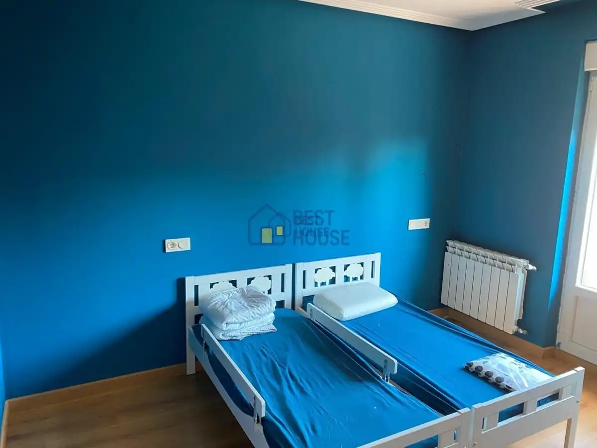 Bedroom of Detached homes for sale in Onzonilla  with Heating, Private garden and Parquet flooring