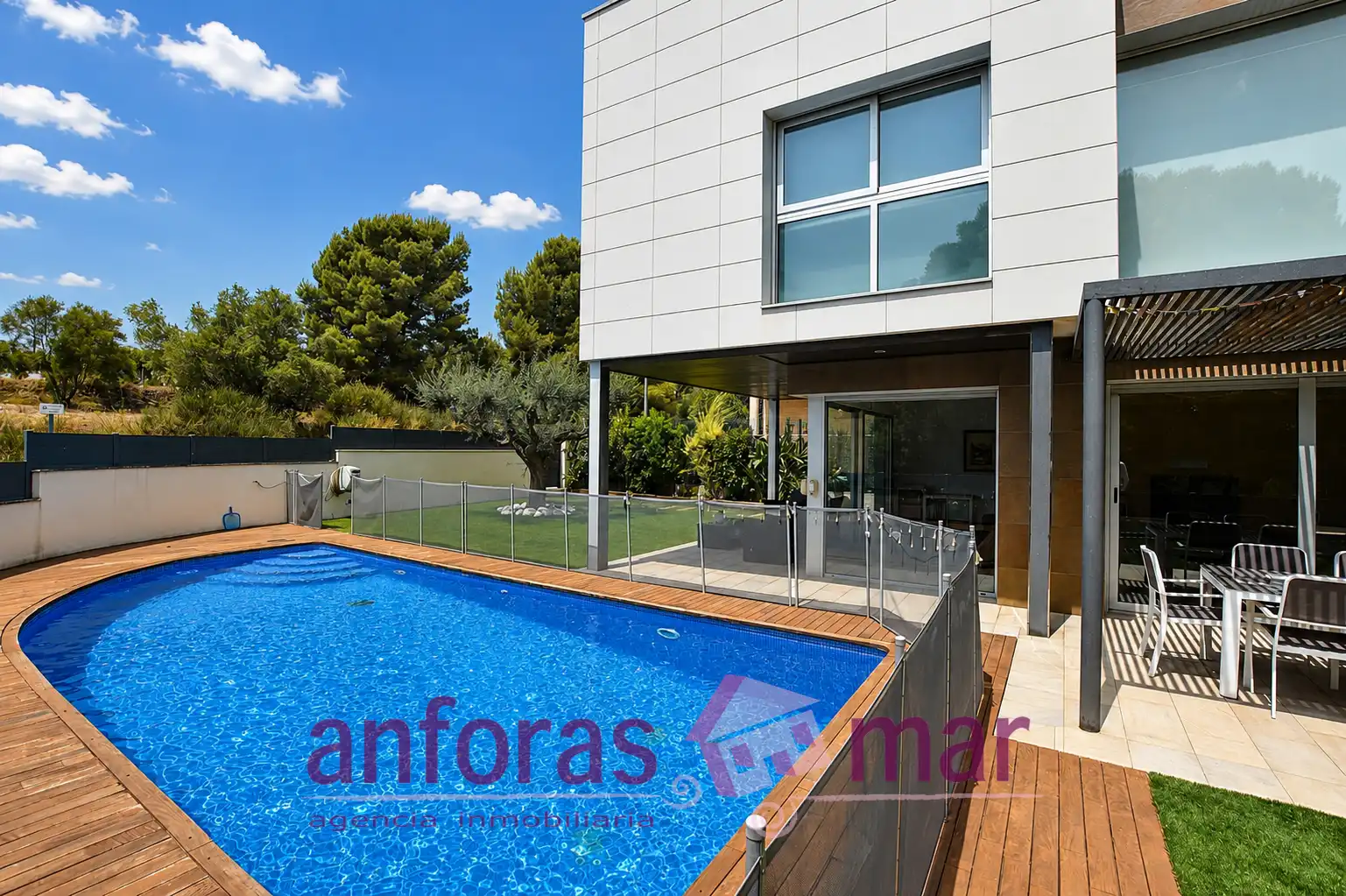 Piscina de Casa o xalet en venda en El Vendrell amb Aire condicionat, Calefacció i Jardí privat