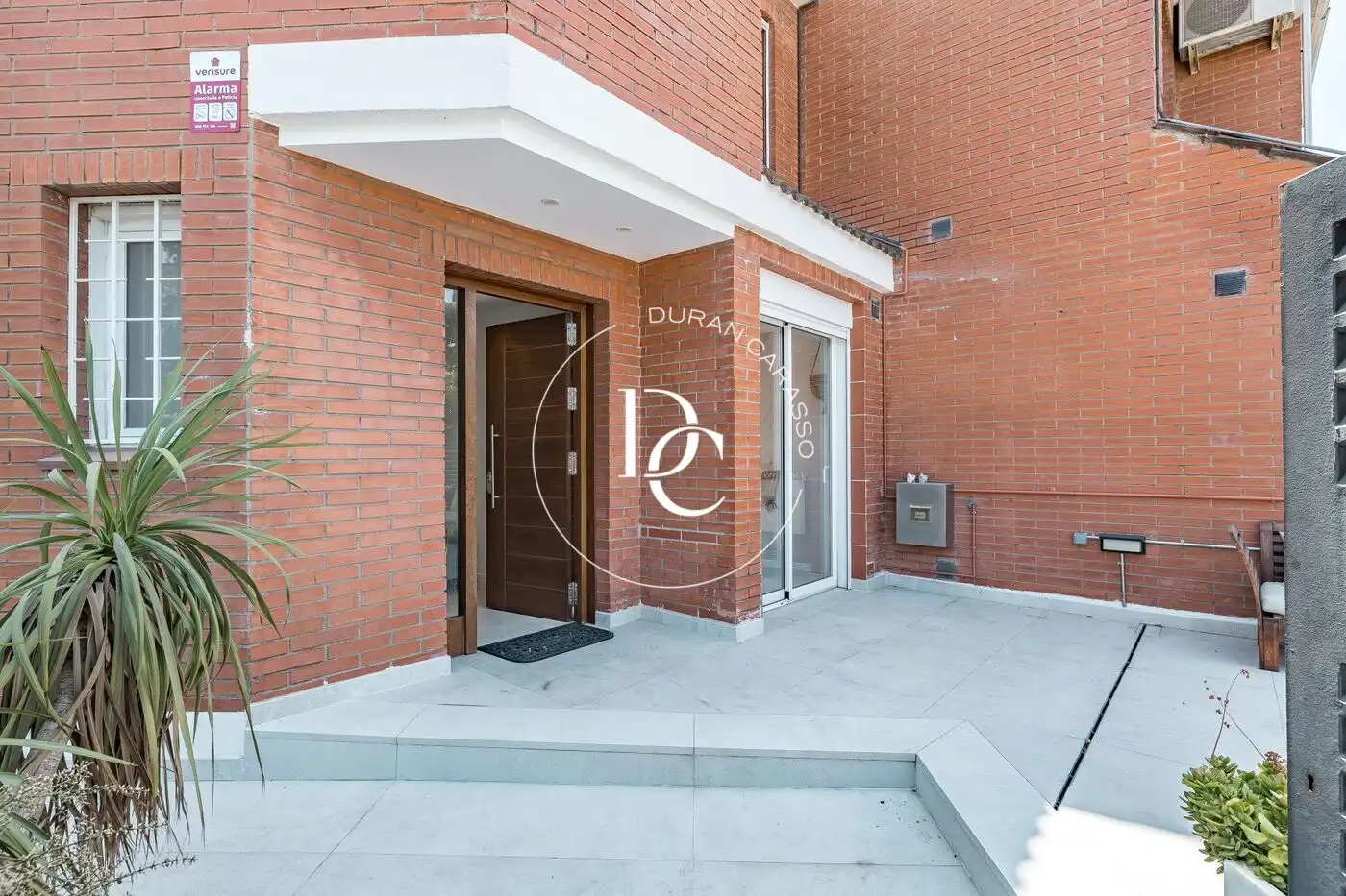 Vista exterior de Casa o chalet en venta en Sant Joan Despí con Aire acondicionado, Calefacción y Jardín privado