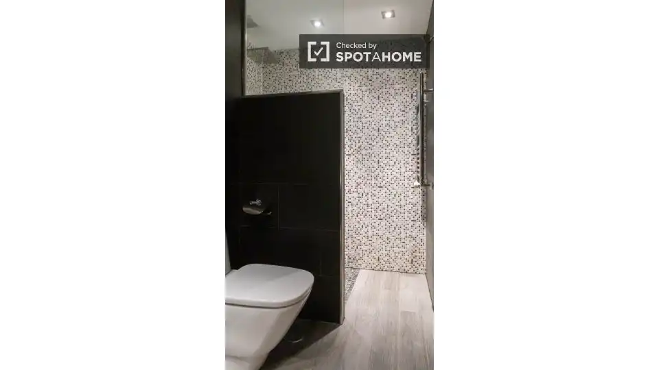 Baño de Piso de alquiler en Madrid con Aire acondicionado, Calefacción y Amueblado