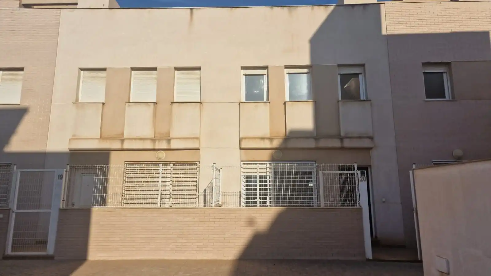 Vista exterior de Casa o chalet en venta en  Almería Capital con Aire acondicionado y Piscina comunitaria