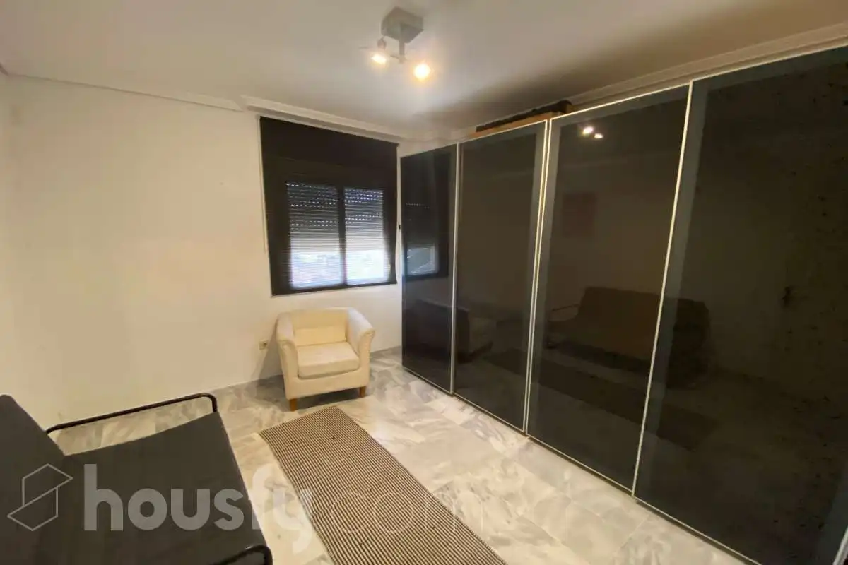 Schlafzimmer von Wohnung zur Miete in Sevilla mit Klimaanlage, Heizung und Terrasse