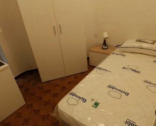 Bedroom of Flat to share in  Valencia Capital  with Heating, Washing machine and TV