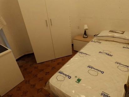 Bedroom of Flat to share in  Valencia Capital  with Heating, Washing machine and TV