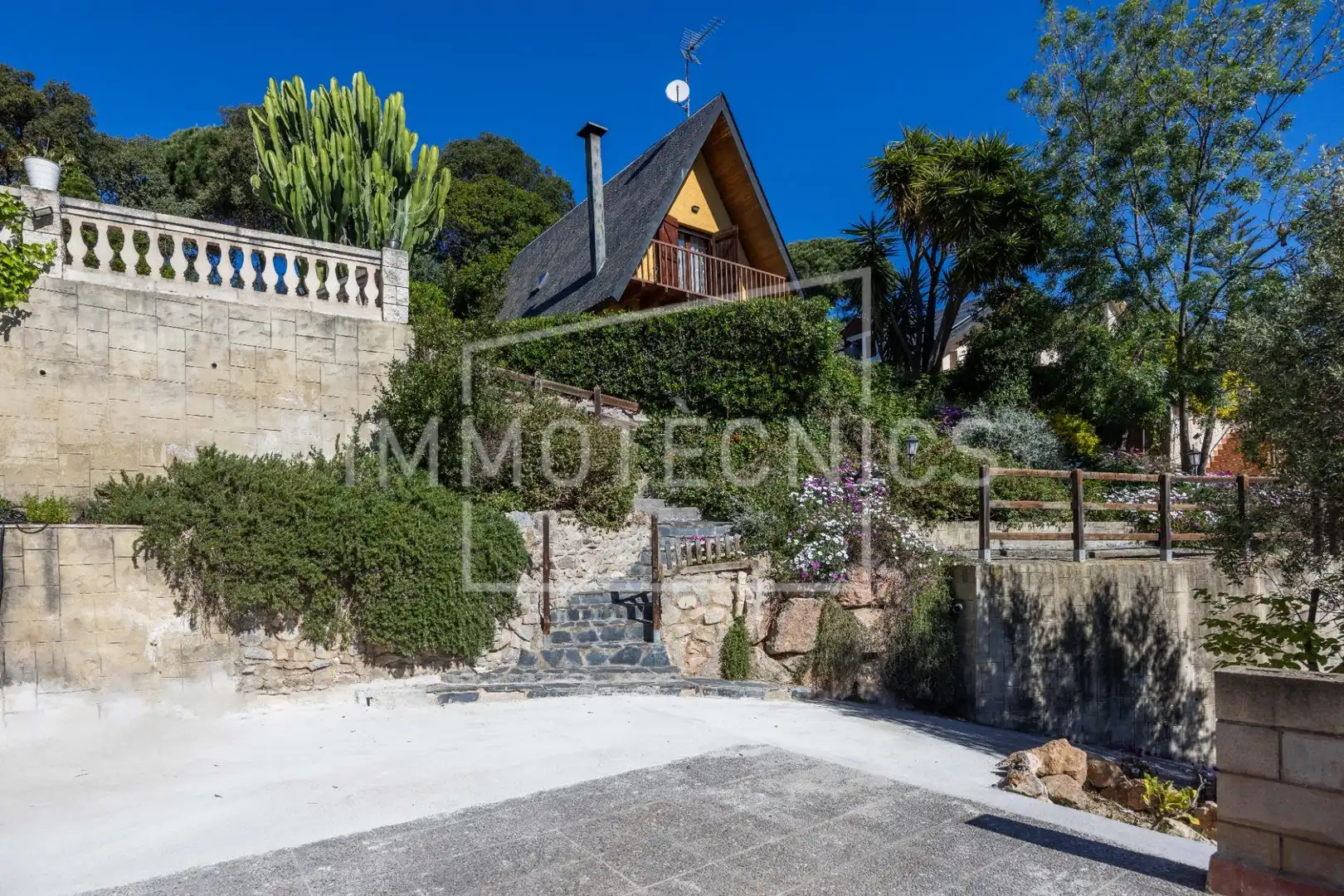 Exterior view of Houses for sale in Sant Cebrià de Vallalta