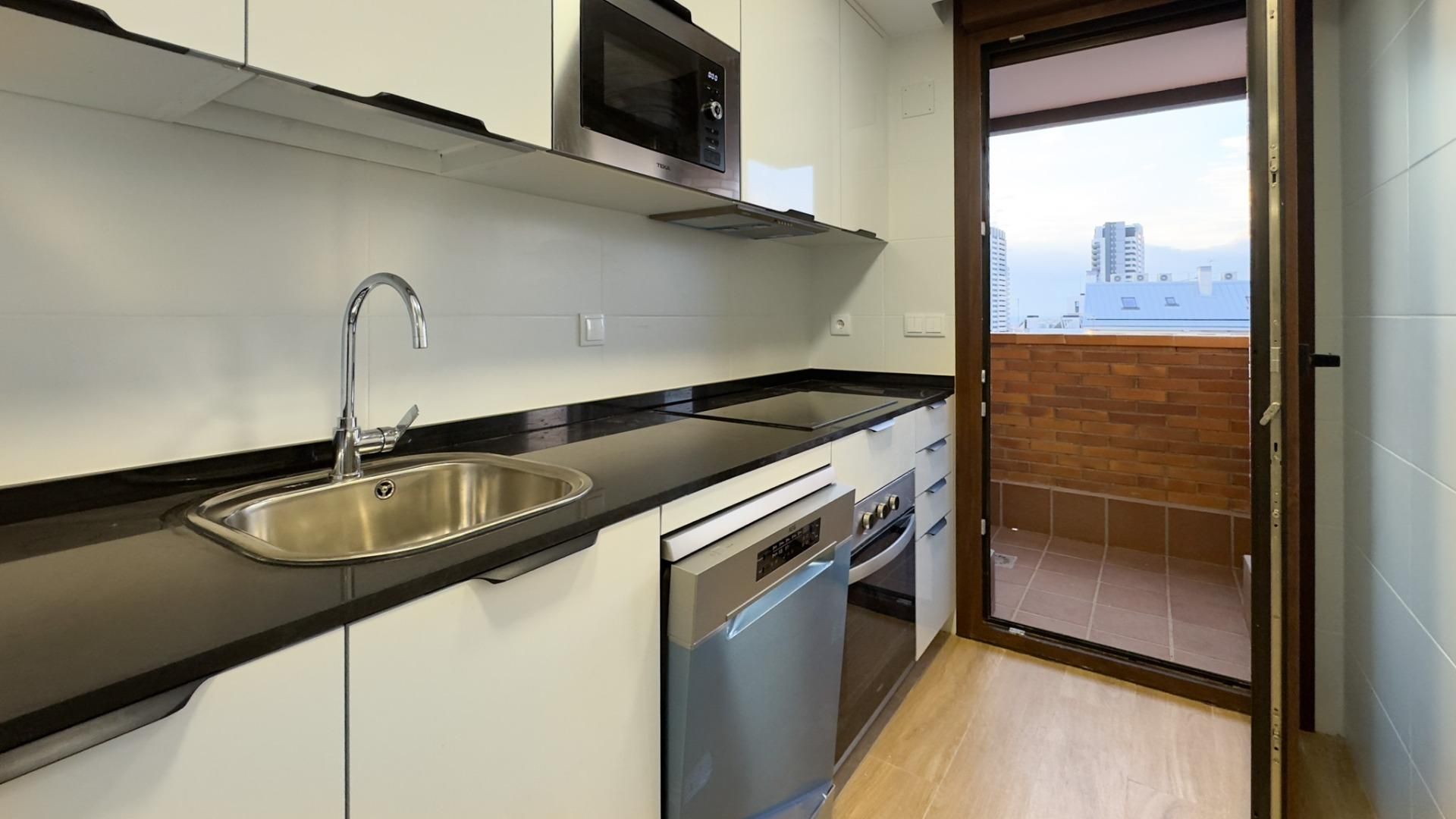 Cocina de Apartamento de alquiler en  Madrid Capital con Aire acondicionado, Calefacción y Terraza