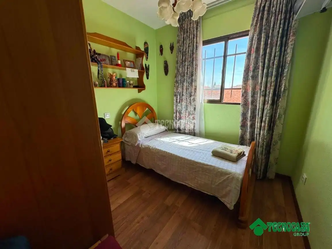 Dormitori de Casa adosada en venda en Gerindote amb Aire condicionat, Calefacció i Jardí privat