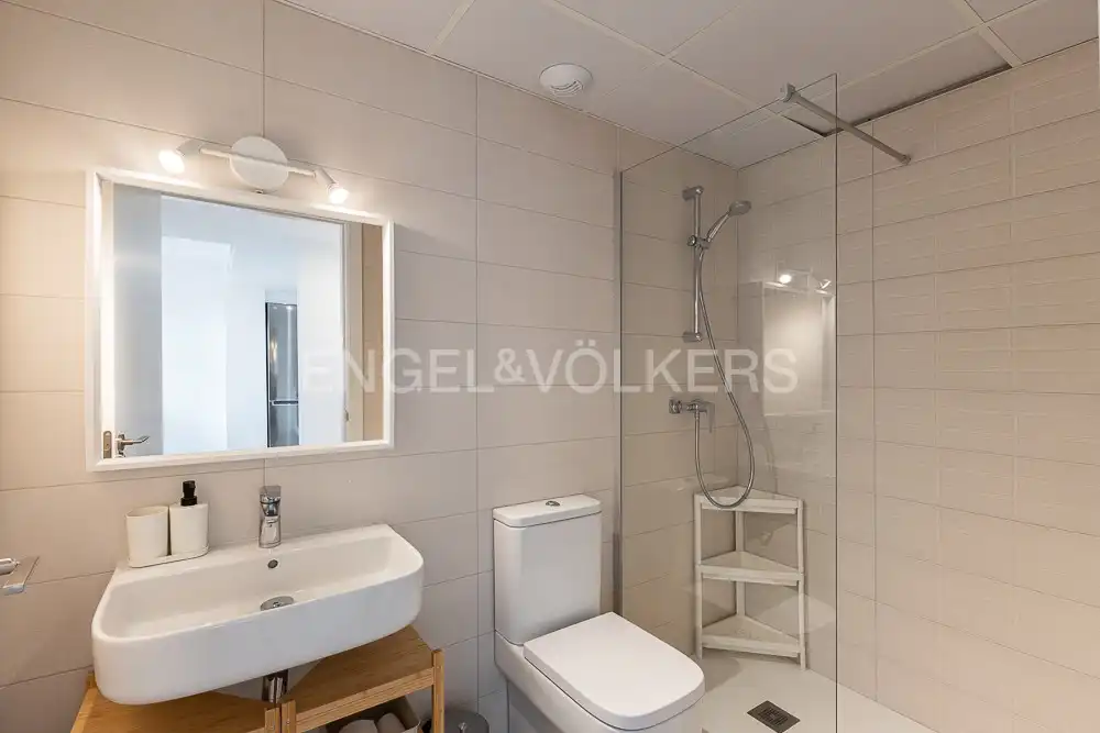 Bathroom of Flat for rent in Valencia  with Air Conditioner, Heating and Parquet flooring