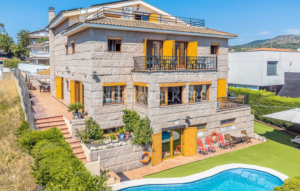 Exterior view of House or chalet for sale in Alella  with Air Conditioner, Heating and Private garden