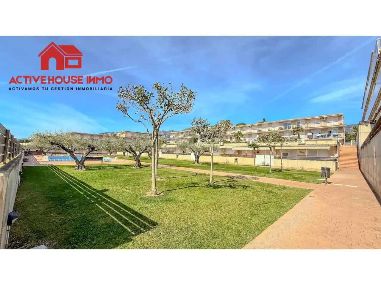 Vista exterior de Pis en venda en Alcanar amb Jardí privat, Terrassa i Moblat