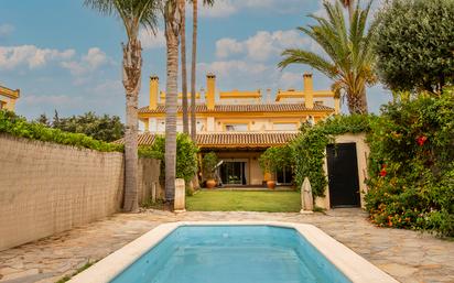 Garden of Single-family semi-detached for sale in Sotogrande  with Air Conditioner, Terrace and Swimming Pool