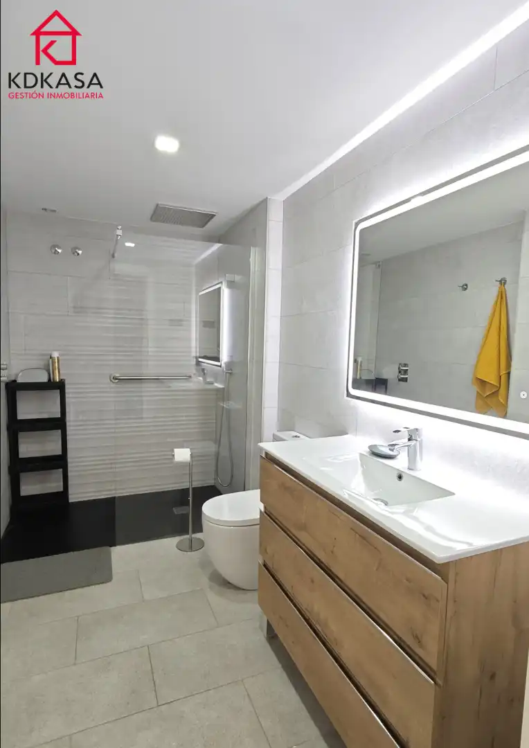 Bathroom of Flat for rent in Madrid  with Air Conditioner, Heating and Terrace