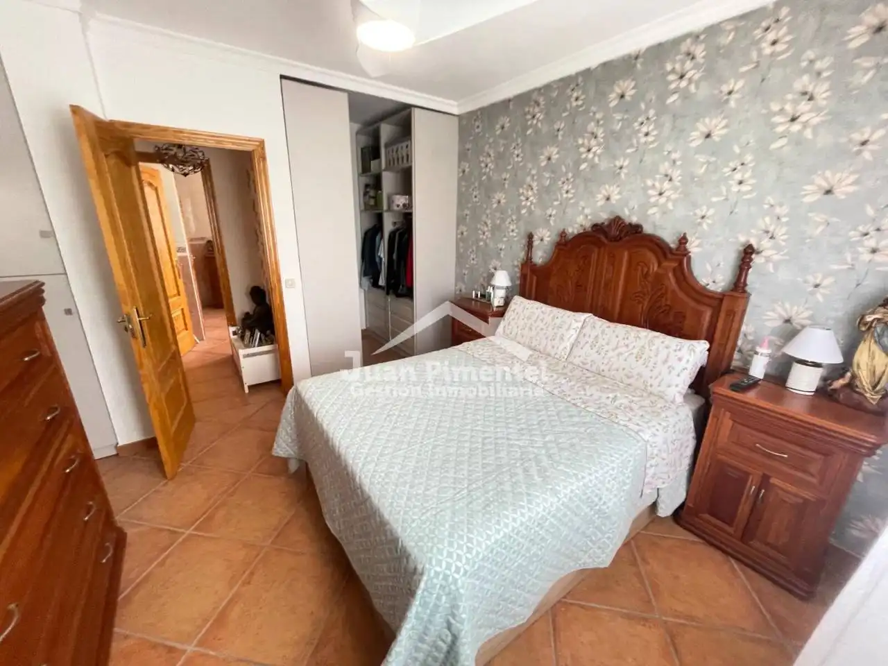 Dormitori de Finca rústica en venda en Estepona amb Aire condicionat, Jardí privat i Terrassa
