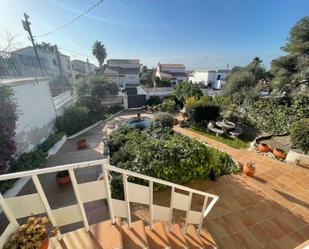 Vista exterior de Casa o xalet en venda en Cubelles amb Aire condicionat, Calefacció i Jardí privat
